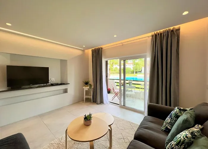 Twins 2 With Pool By Homing Apartment