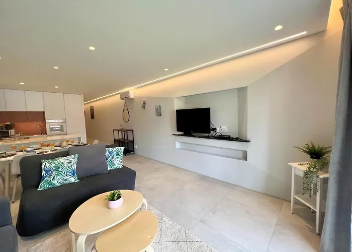 Twins 2 With Pool By Homing *